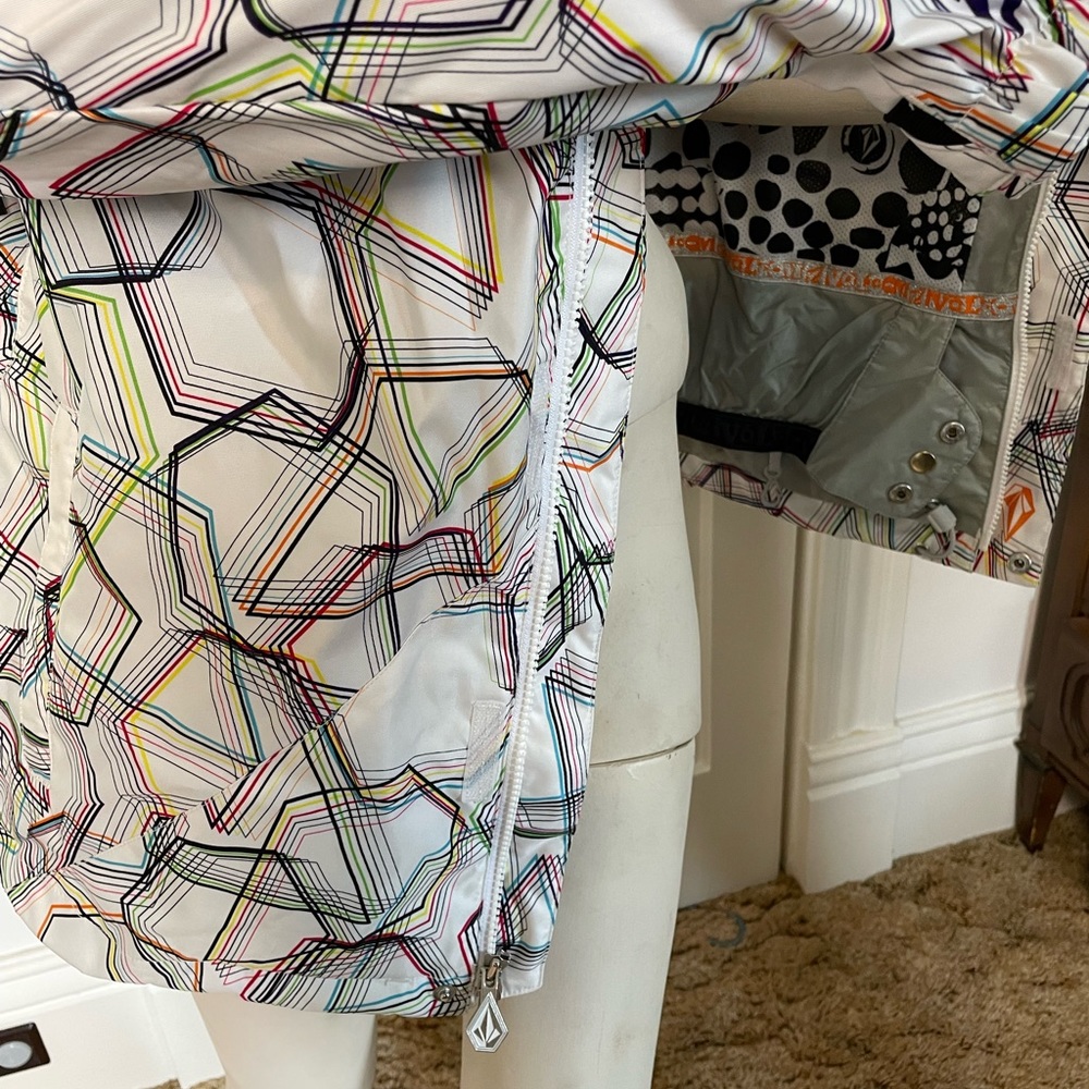 Volcom snowboard jacket - Picture 3 of 5